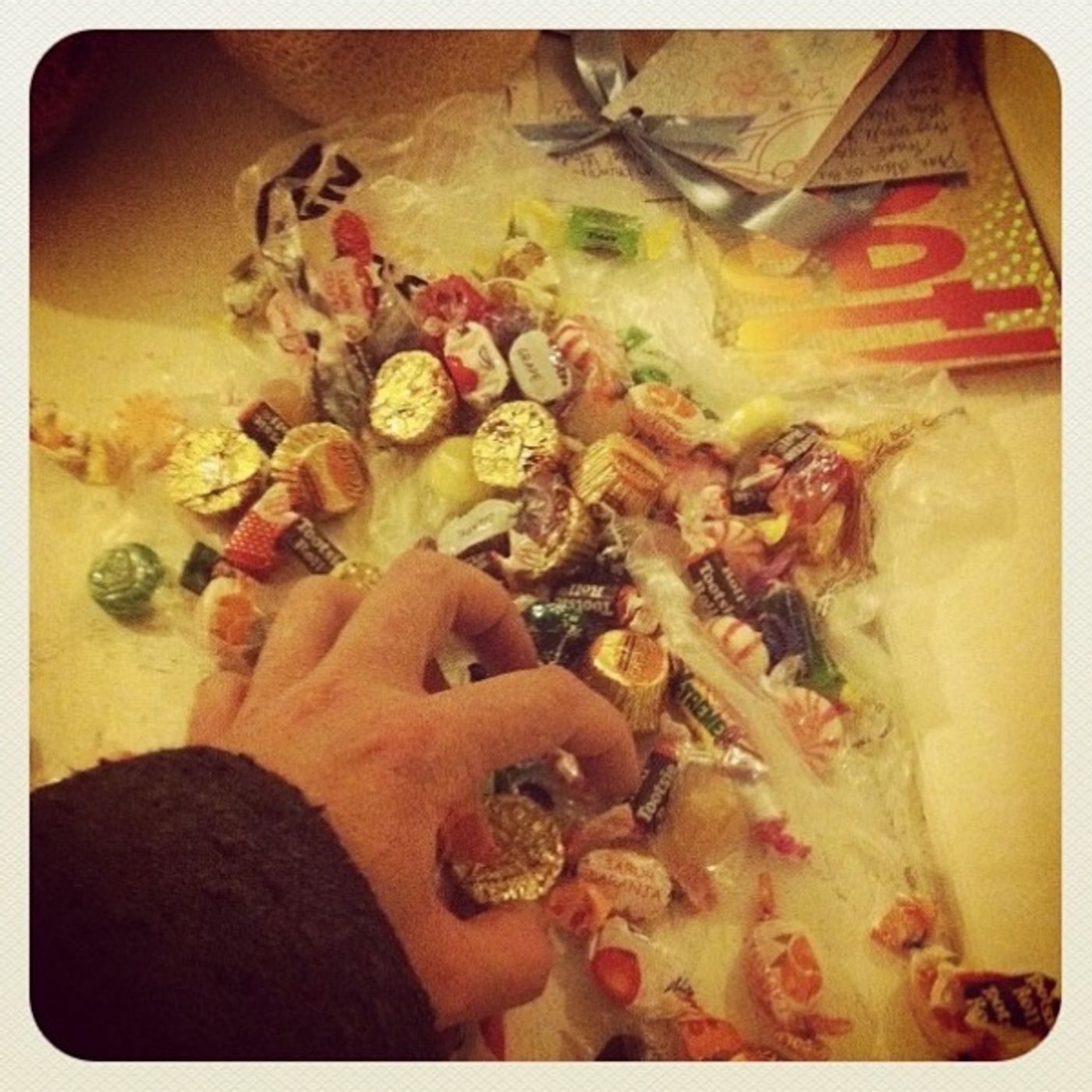 Photo Flash: Evening Saturday Intermission Pic Round-Up - Ricky Martin, NEWSIES and More!  Image