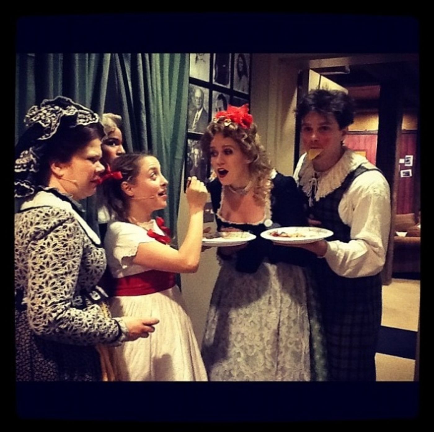 Photo Flash: Evening Saturday Intermission Pic Round-Up - Ricky Martin, NEWSIES and More!  Image