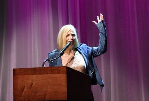 Roslyn Kind @ BroadwayWorld Roslyn Kind Photo