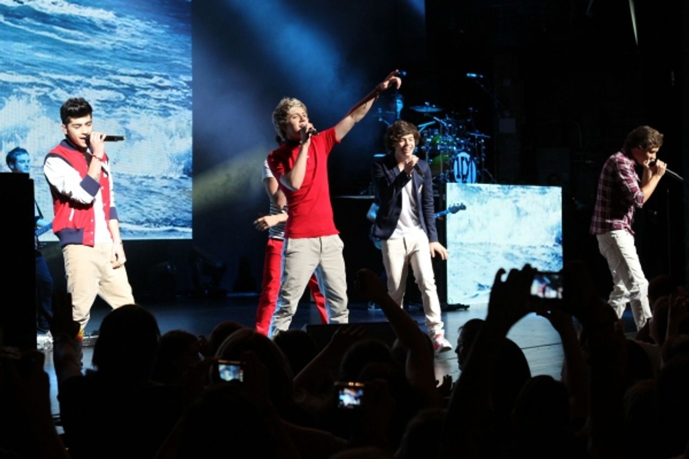 Photo Flash: ONE DIRECTION's Niall Horan, Zayn Malik, Liam Payne, Harry Styles & Louis Tomlinson Rock NYC Photo Flash: ONE DIRECTION's Niall Horan, Zayn Malik, Liam Payne, Harry Styles & Louis Tomlinson Rock NYC Image