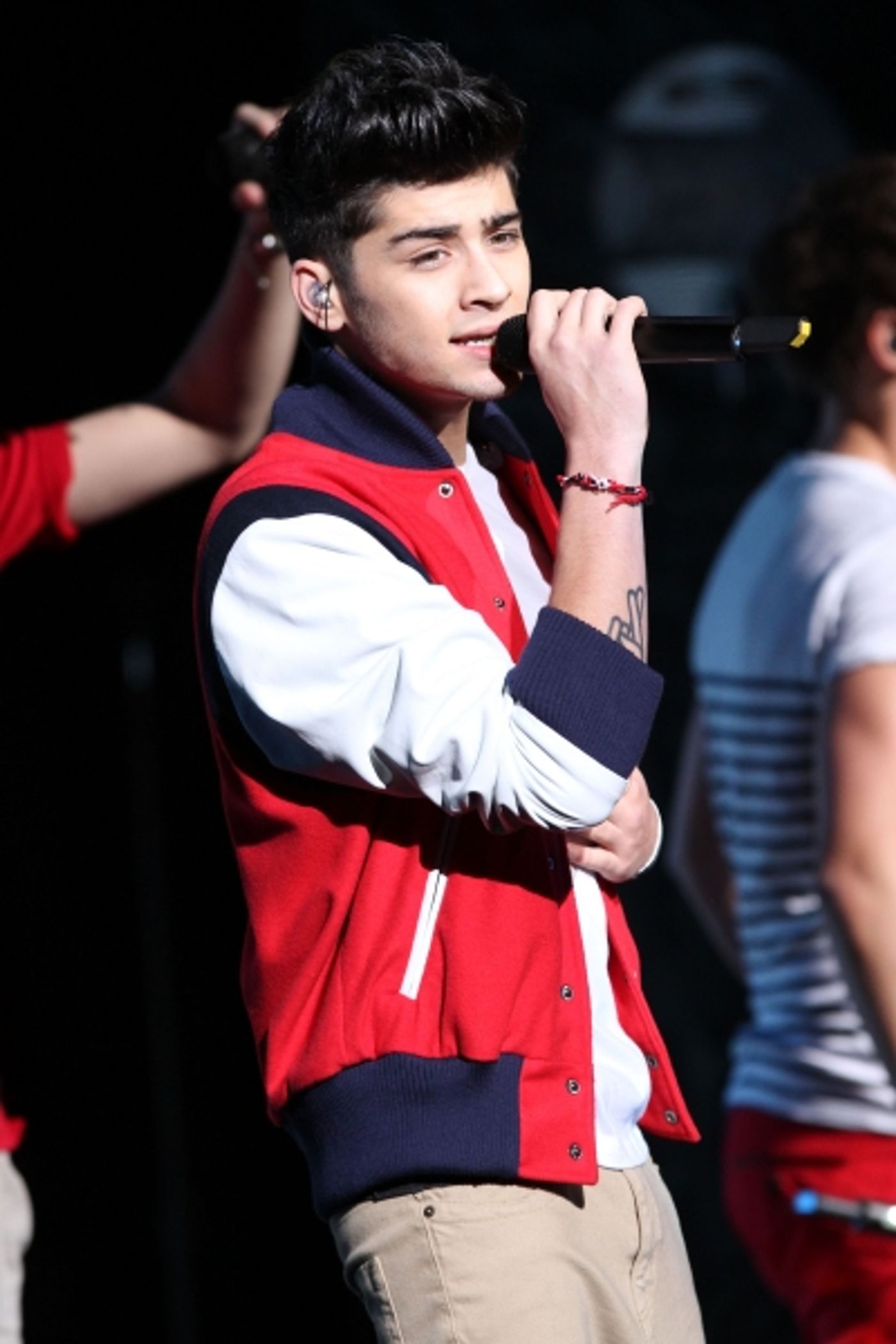 Photo Flash: ONE DIRECTION's Niall Horan, Zayn Malik, Liam Payne, Harry Styles & Louis Tomlinson Rock NYC Photo Flash: ONE DIRECTION's Niall Horan, Zayn Malik, Liam Payne, Harry Styles & Louis Tomlinson Rock NYC Image