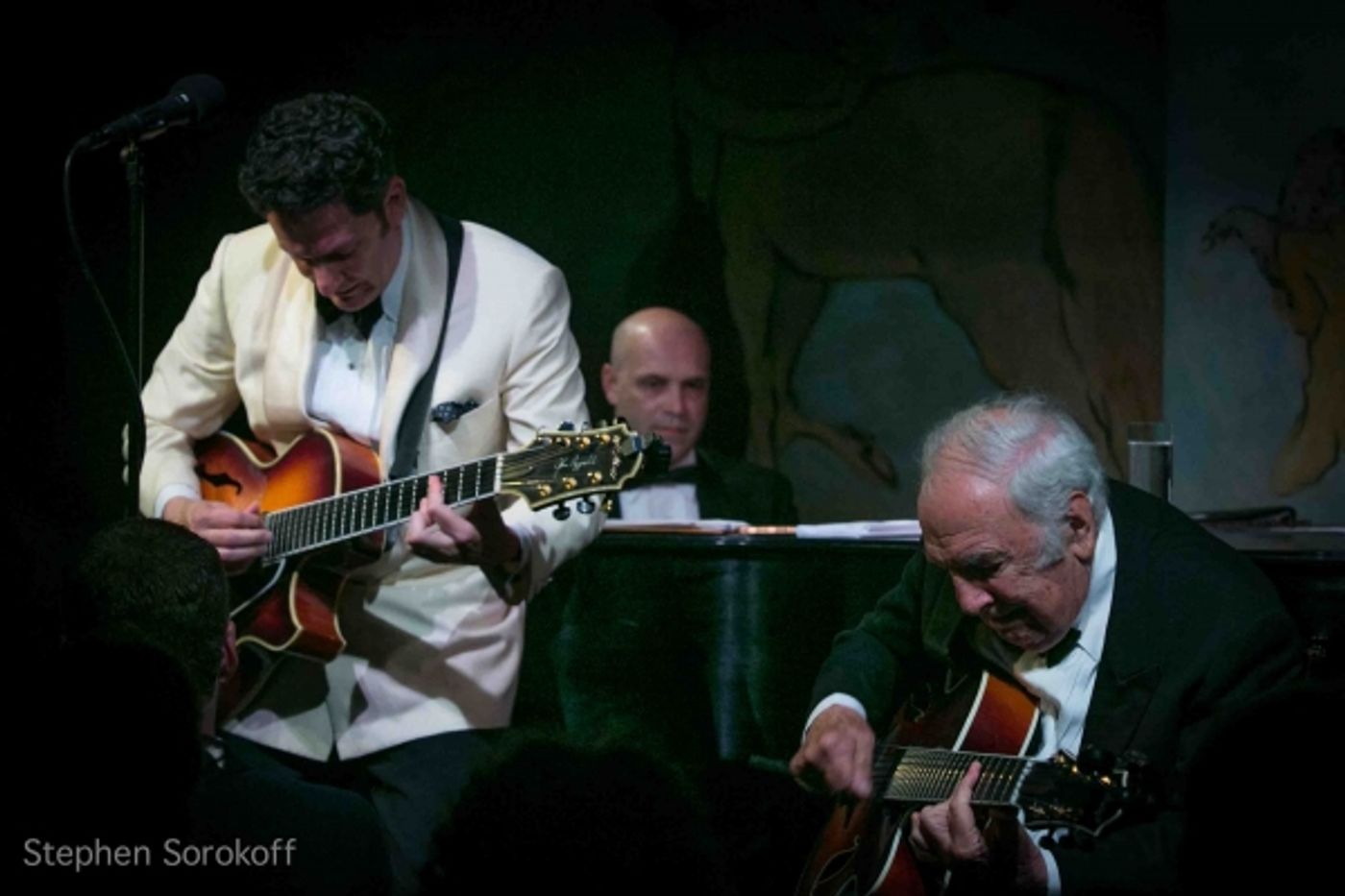 Photo Coverage: The John Pizzarelli Quartet Plays Cafe Carlyle Photo Coverage: The John Pizzarelli Quartet Plays Cafe Carlyle Image