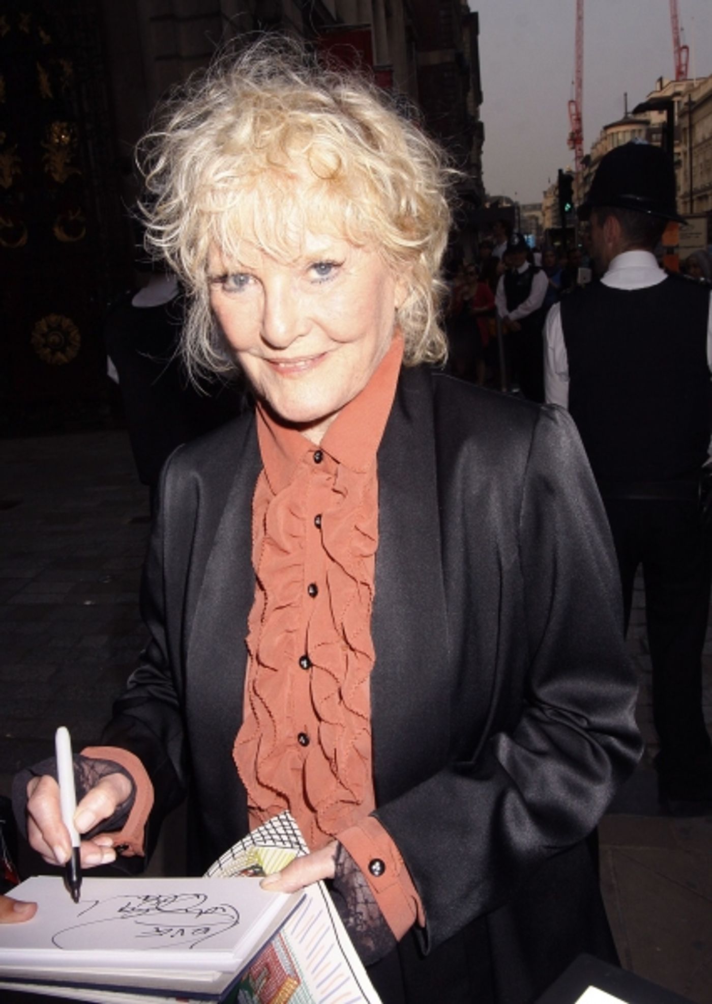 Photo Flash: Michael Crawford & More Attend Queen's Jubilee Arts Party  Image