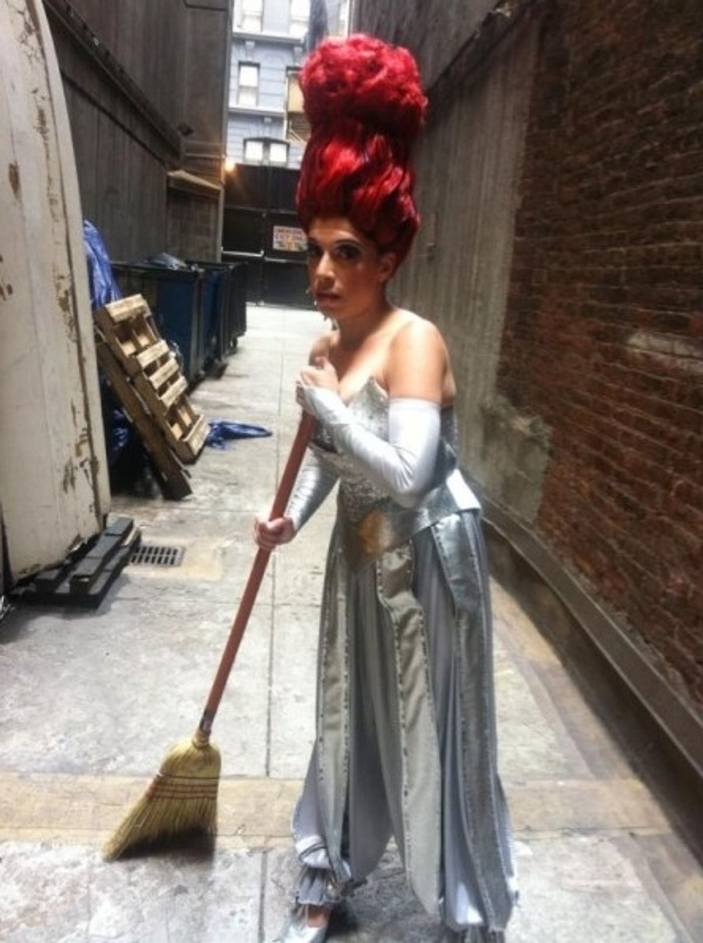 Photo Flash: Saturday Intermission Pics, June 2 - Cast of PRISCILLA, THE BOOK OF MORMON's Josh Gad and More - Updated!  Image