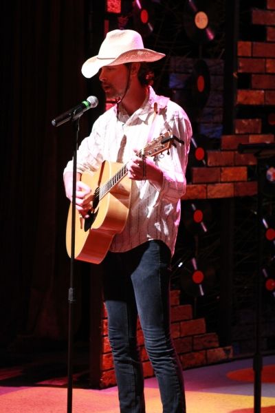 Ryan Foizey as Neil Young Photo