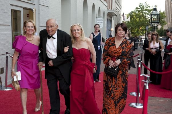 John Dingell and Mrs. Debbie Dingell  Photo