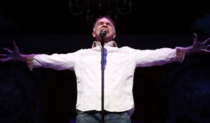 Brian Stokes Mitchell Photo