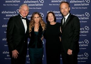 Victor Garber, Sarah Jessica Parker; Lou-Ellen Barkan; John Hickey @ BroadwayWorld Victor Garber, Sarah Jessica Parker; Lou-Ellen Barkan; John Hickey Photo