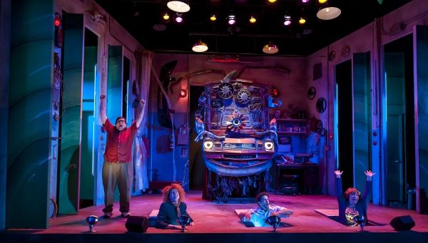 Scott H. Severance (Rusty Fenders), Maureen Keiller (Beaulah Gasket), Diego Klock-Per Photo