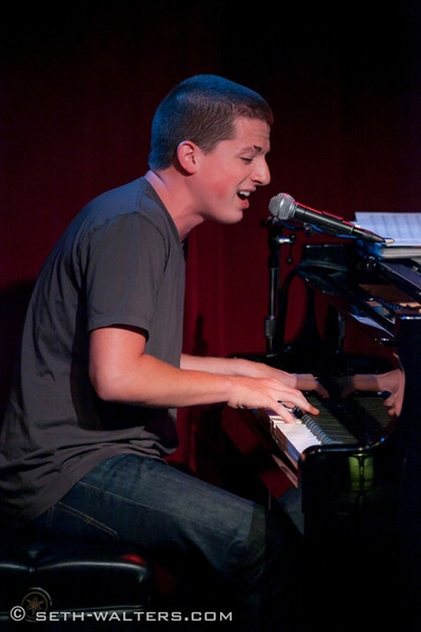 Photo Flash: Jeremy Kushnier Brings Solo Show to Birdland!  Image