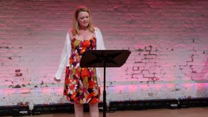 Leah Hocking @ BroadwayWorld Leah Hocking Photo