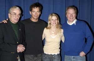 A candid photo op with the cast of the Roundabout Theatre Company's Broadway Producti Photo