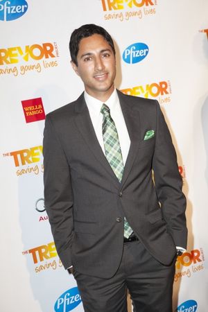 Maulik Pancholy @ BroadwayWorld Maulik Pancholy Photo