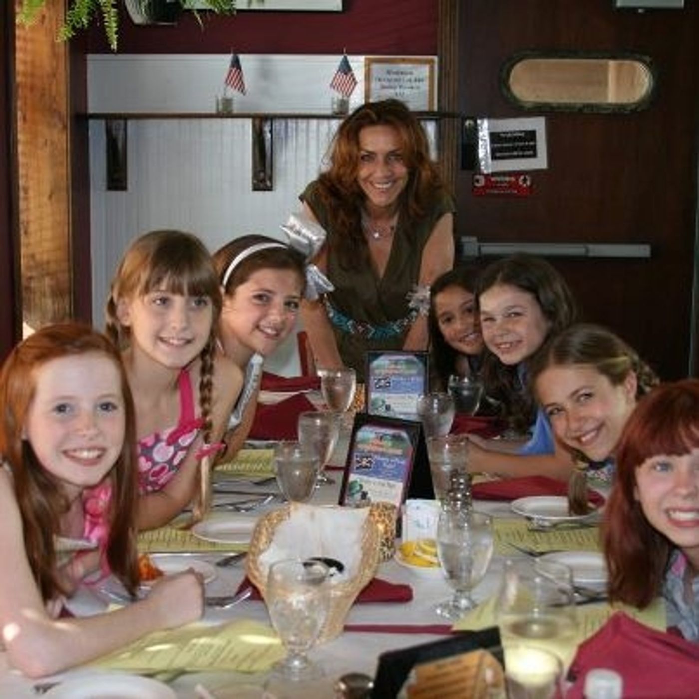 Photo Flash: Andrea McArdle Visits ANNIE at the Surflight Theatre  Image