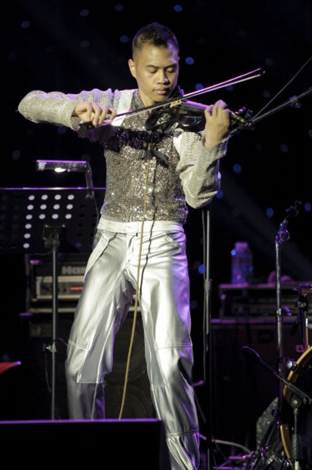 Street violinist and YouTube sensation Bryson Andres, who performed a mashup of One Republicâ€™s â€"Apologizeâ€ and Katy Perryâ€™s â€"Firework,â€ warmed up the audience at 