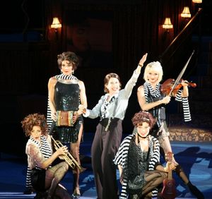 Jackie Hoffman and the cast of CHICAGO Photo