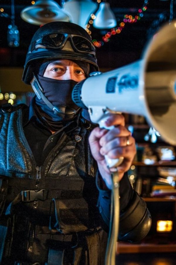 Wade Dunham as Cop 3 Photo