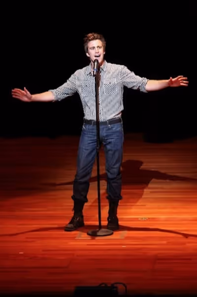 Gavin Creel  Photo