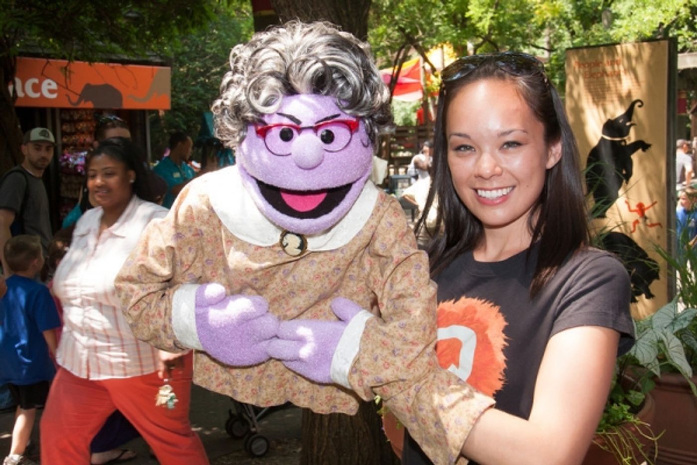 Photo Flash: AVENUE Q Visits AVENUE ZOO at the Bronx Zoo Photo Flash: AVENUE Q Visits AVENUE ZOO at the Bronx Zoo Image