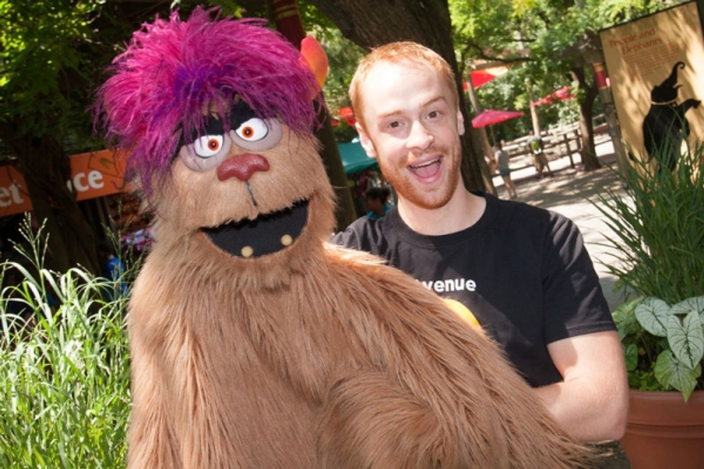 Photo Flash: AVENUE Q Visits AVENUE ZOO at the Bronx Zoo Photo Flash: AVENUE Q Visits AVENUE ZOO at the Bronx Zoo Image