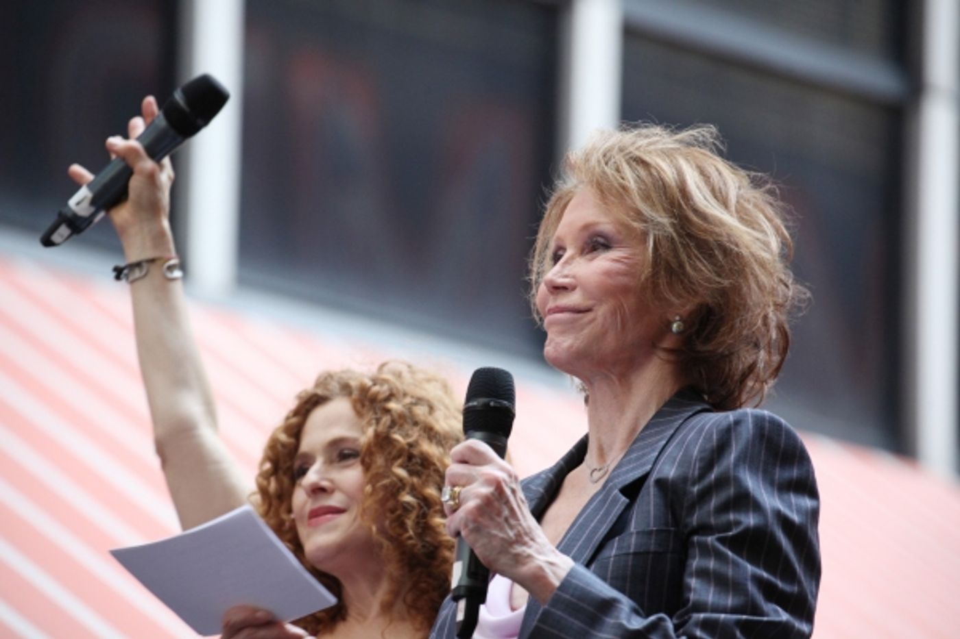 Photo Coverage: Bernadette Peters, Mary Tyler Moore, Megan Hilty, Anjelica Huston & More Onstage at Broadway Barks 14! Image