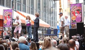 Bernadette Peters & Mary Tyler Moore  Photo