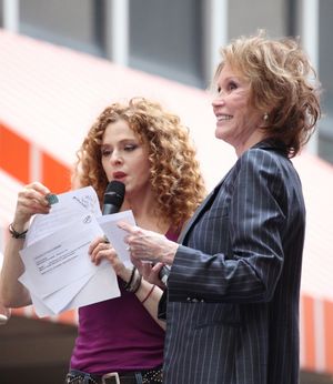 Bernadette Peters & Mary Tyler Moore  Photo