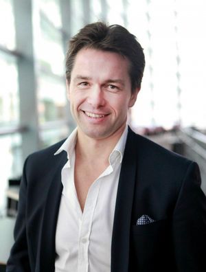 Julian Ovenden Photo