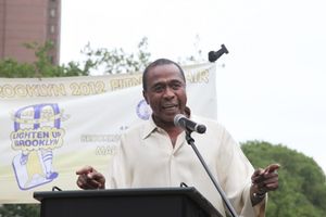 Ben Vereen addresses Lighten Up Brooklyn event Photo