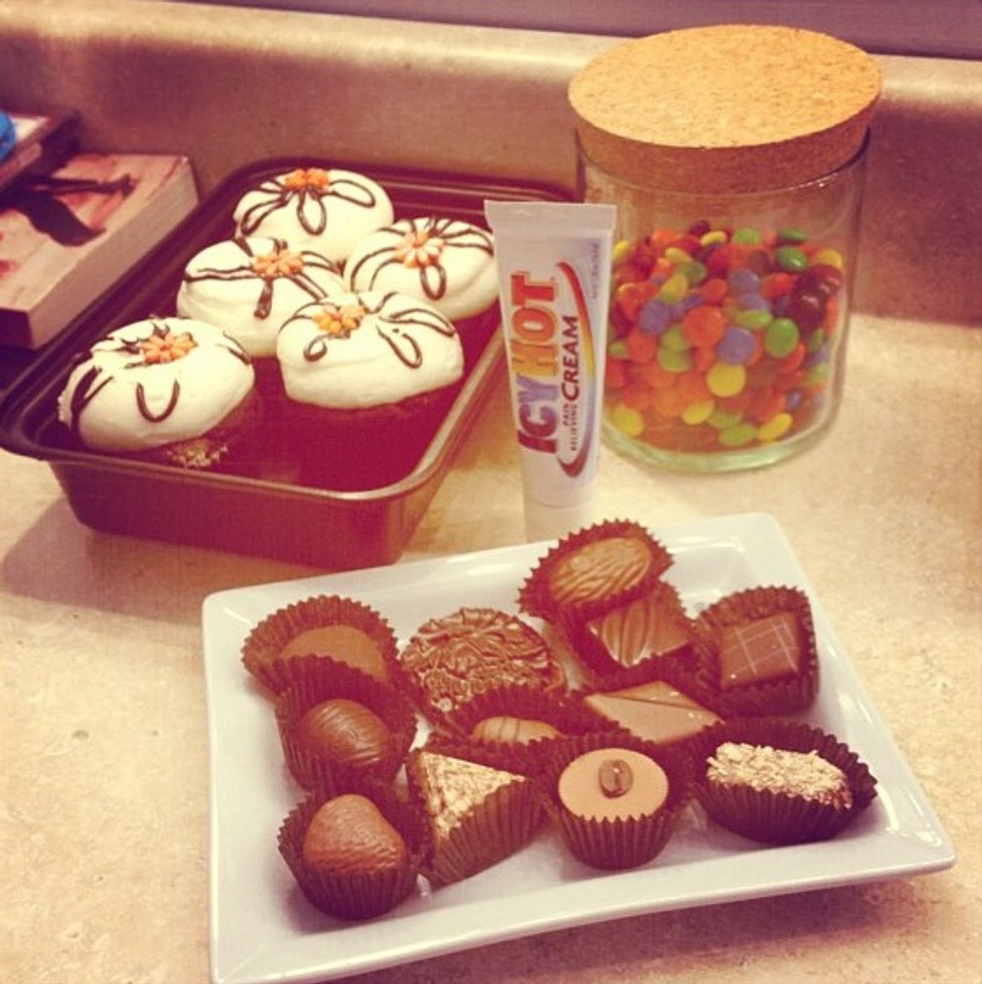 Photo Flash: Saturday Intermission Pics, July 21 - BABY CASE's Hannah Elless & More!  Image