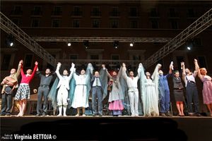 Tutto il cast: Giancarlo Teodori, Valentina Gullace, Enrico D'Amore, Cristian Ruiz, Lello Abate, Carlo Reali, Simona Patitucci, Marco Gandolfi Vannini, Renata Fusco, Gianluca Bessi, Carlotta Maria Rondana, Marco Rea, Ketty Roselli @ BroadwayWorld Tutto il cast: Giancarlo Teodori, Valentina Gullace, Enrico D'Amore, Cristian Ruiz, L Photo